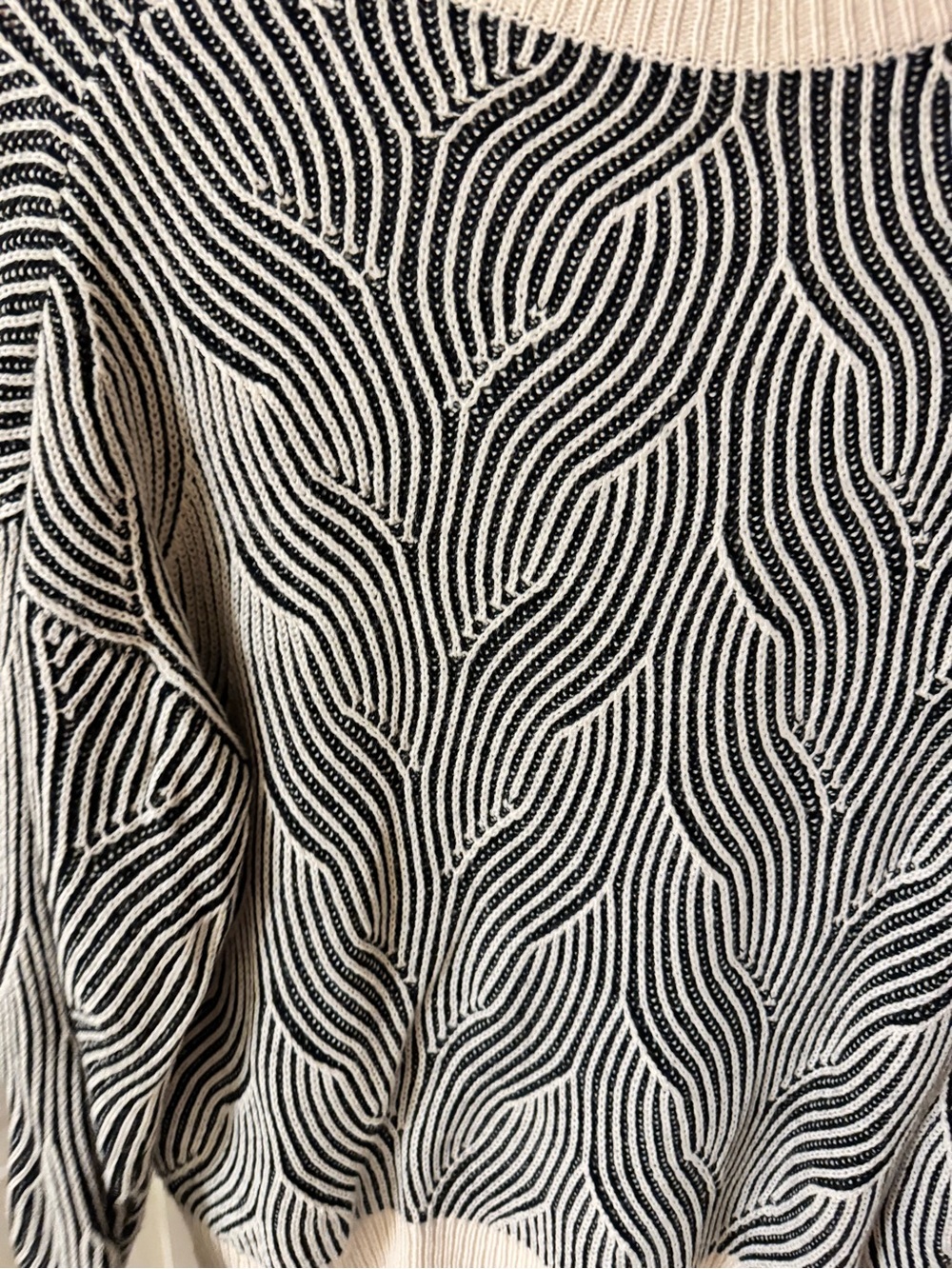 SHEIN Black and Cream Wave-Pattern Crewneck Sweater - Picture 3 of 3